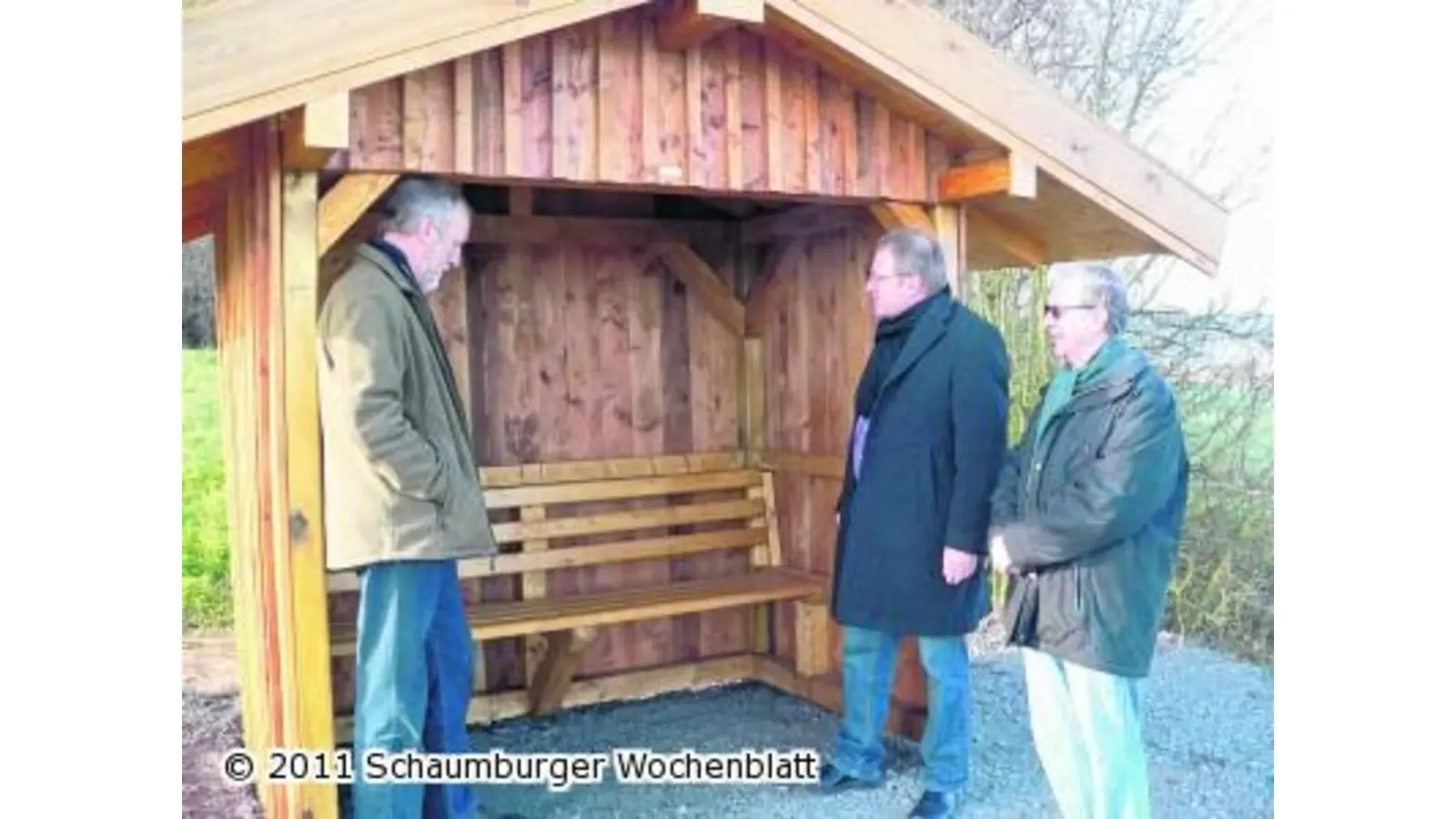 Neue Hütte erhält Info-Tafel (Foto: al)