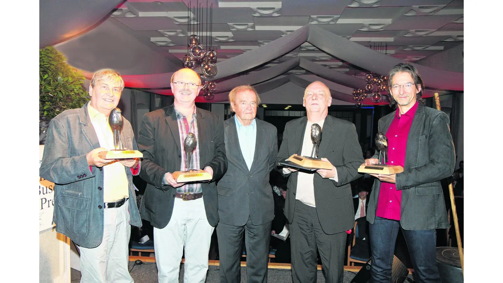 Preisträger verneigt sich vor Busch (Foto: bb)