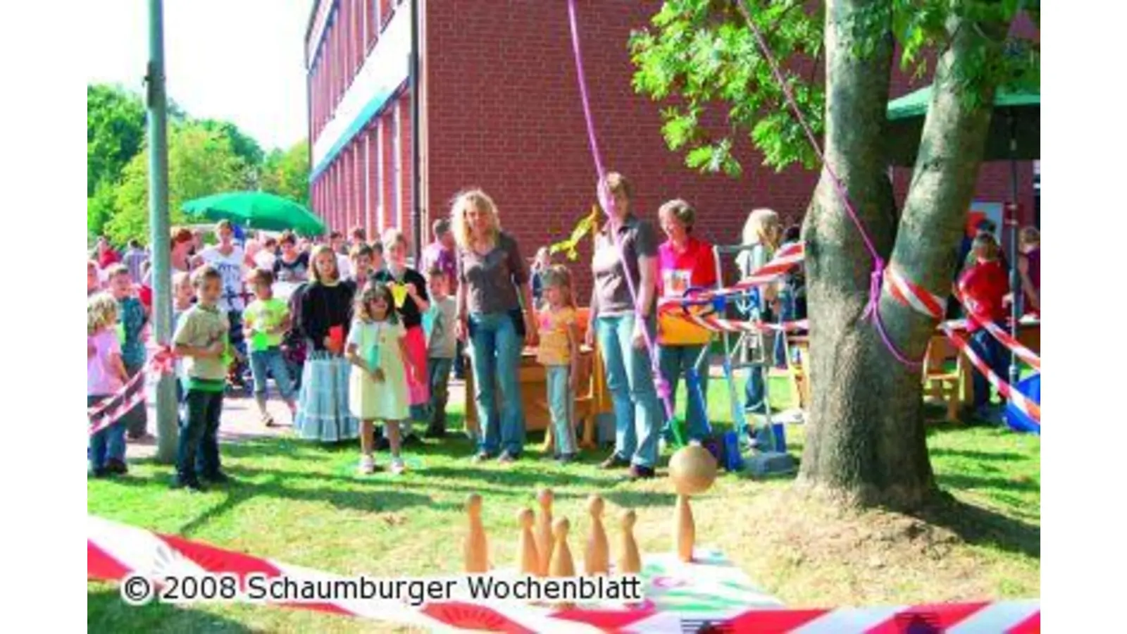 Schulfest mit Künstlern und vielen Gauklern (Foto: red)