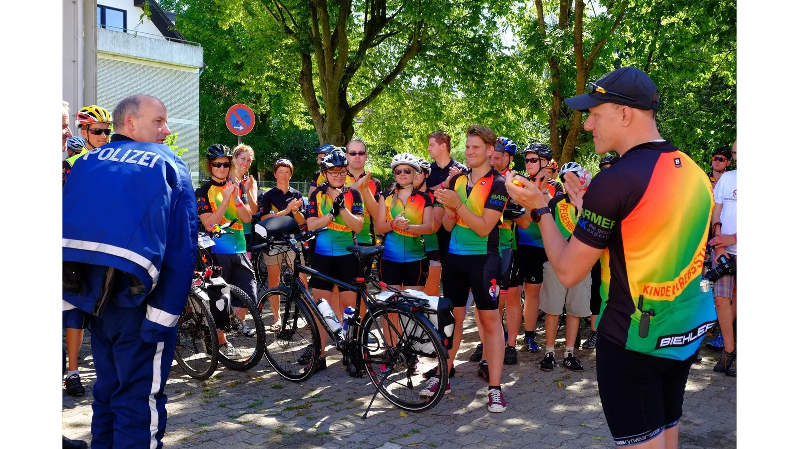 Bunte Mutmacher radeln weiter gegen den Krebs (Foto: red)