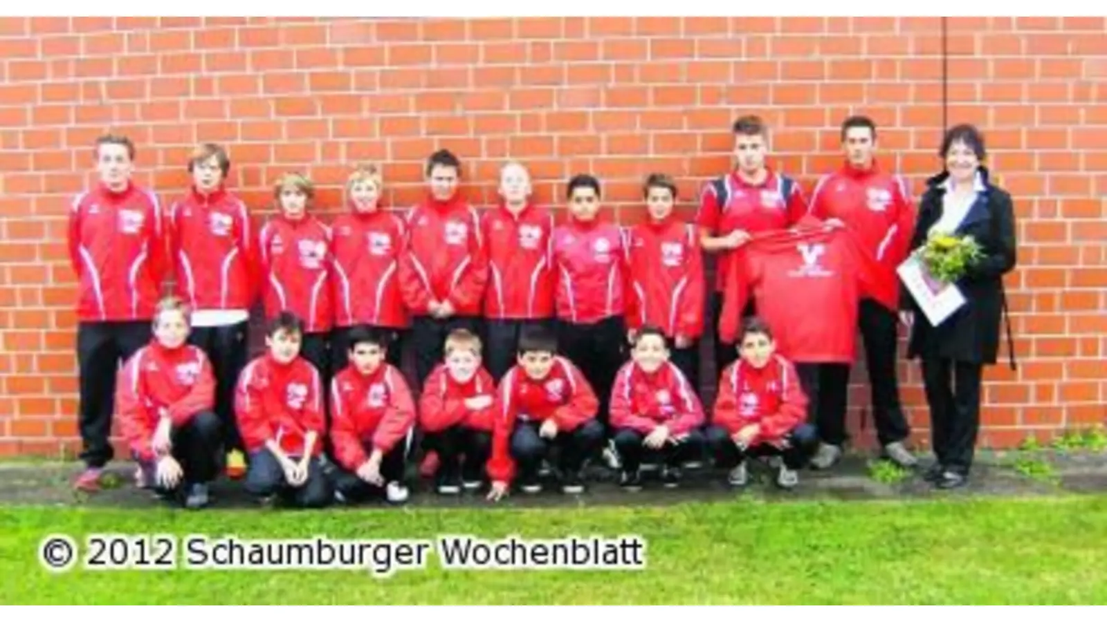 Volksbank sponsert Trainingsanzüge (Foto: em)