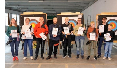 Nach Trainingseinheiten gleich einen Wettkampf bestritten: Die Teilnehmenden am Bogensport-Schnupperkurs. (Foto: privat)