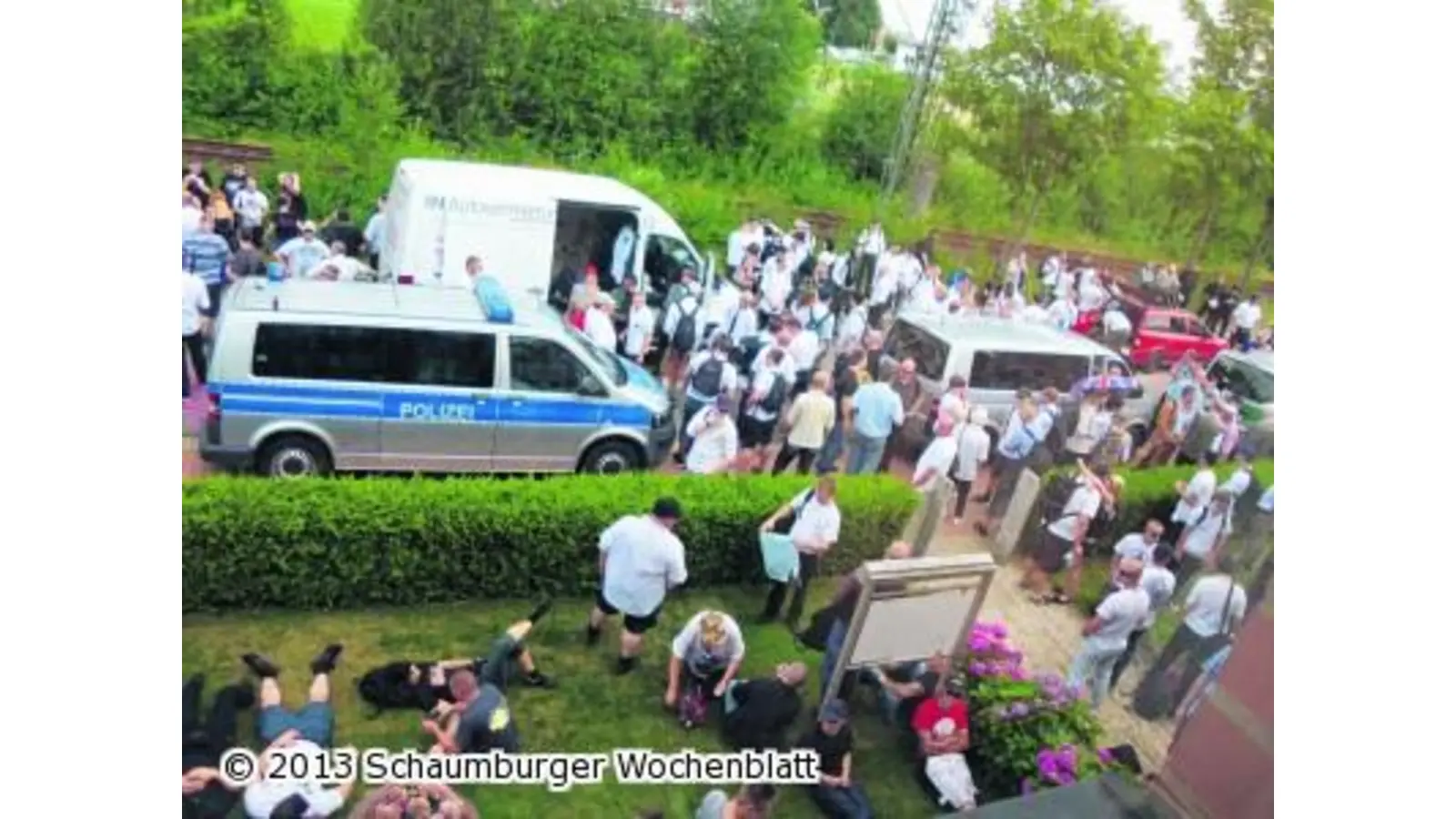 Rechtsradikale besetzen Privatgelände (Foto: red)