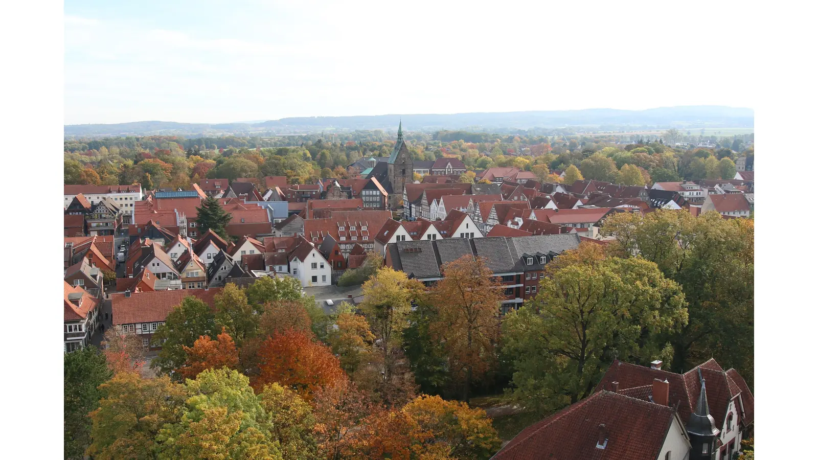 Polizei, Ordnungsamt und ein externer Sicherheitsdienst sind verstärkt als Streife in der Innenstadt unterwegs. In Politik und Bürgerschaft bleiben Zweifel, ob die Maßnahmen ausreichen. <br><br> (Foto: Borchers, Bastian)
