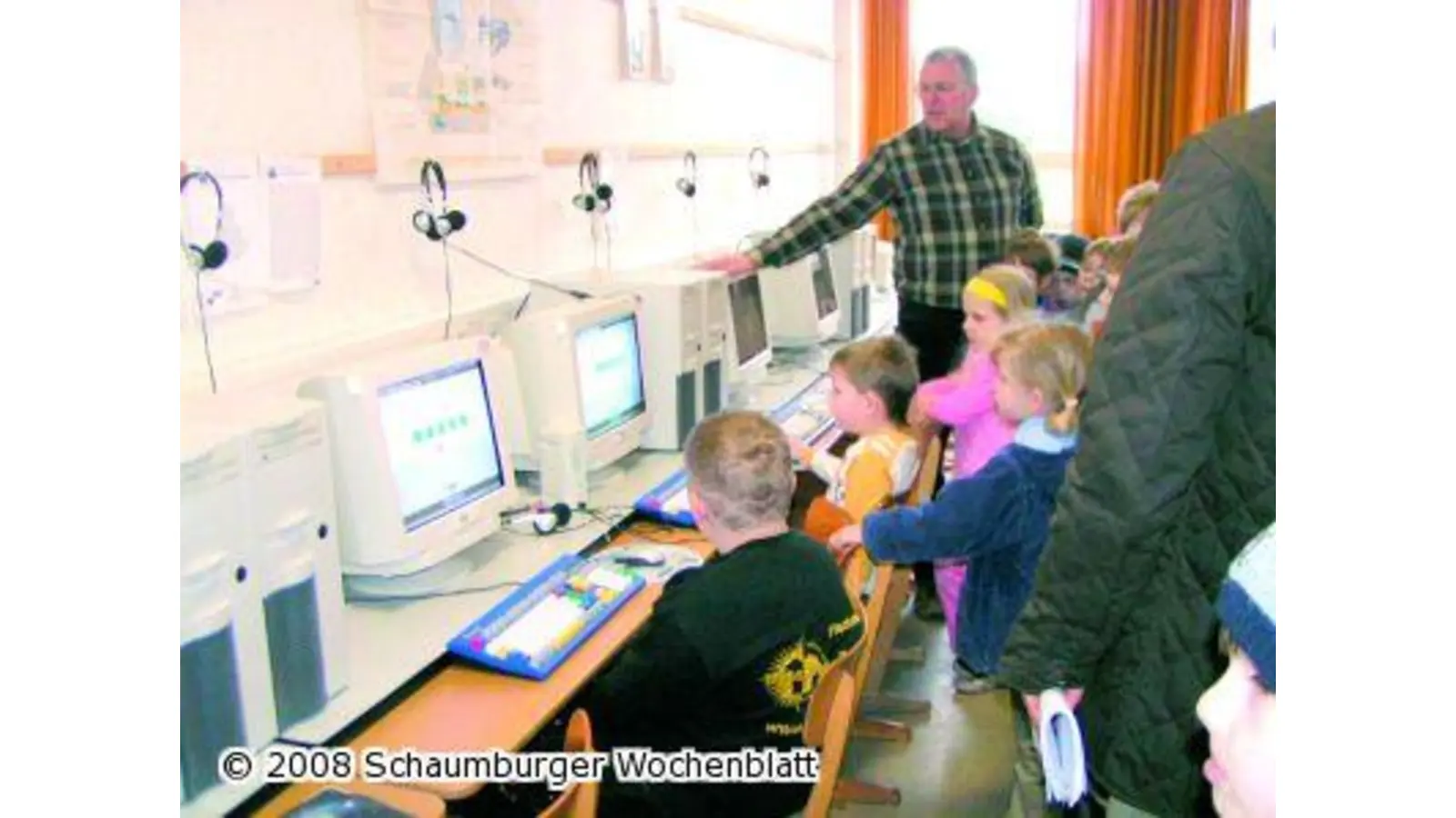 Kindergartenkinder schnuppern Schulluft (Foto: red)