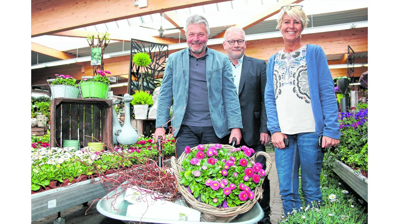 Blühender Frühlingsgruß wartet auf die Kunden (Foto: bb)