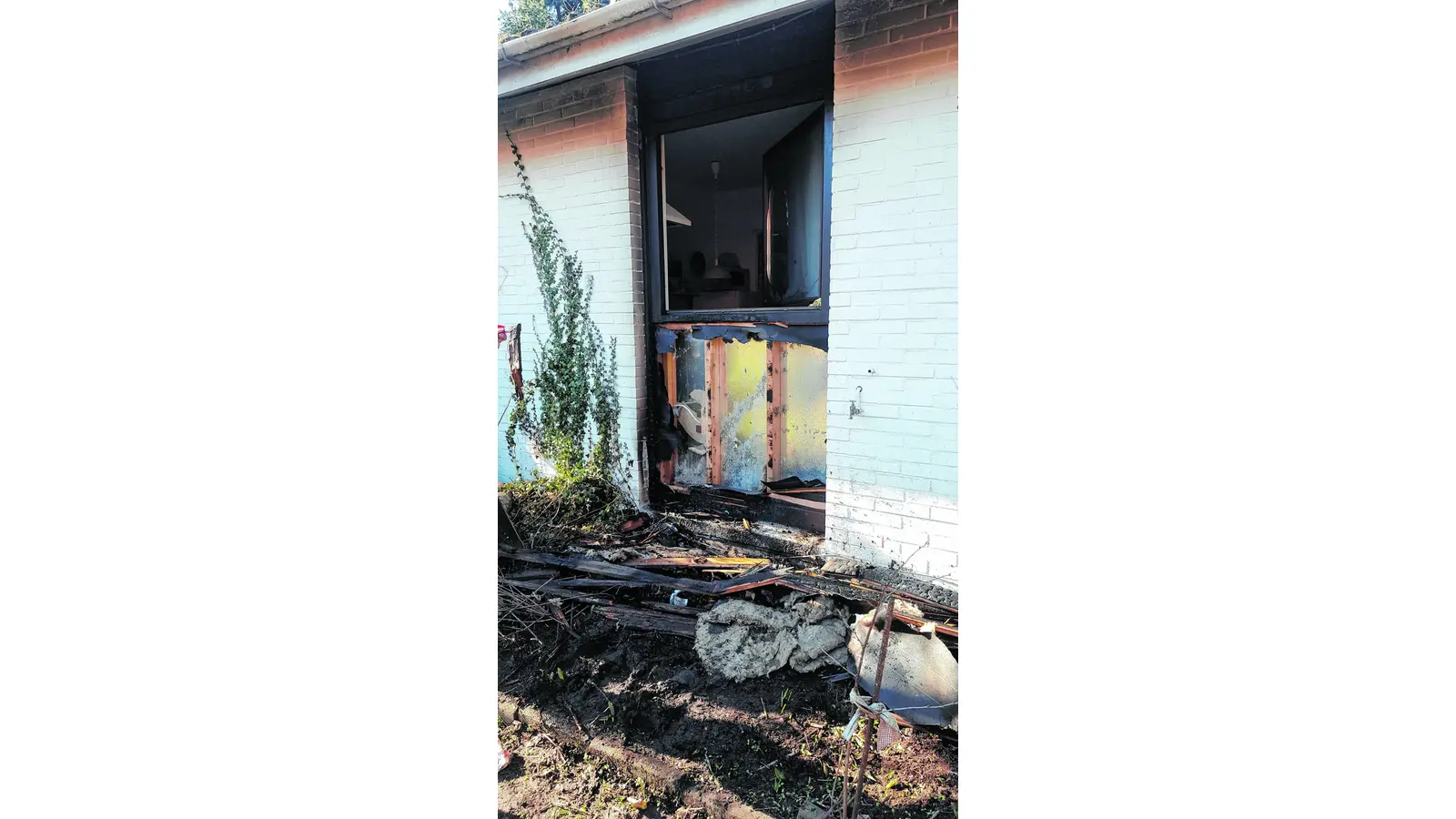 Feuer am Haus (Foto: nh)