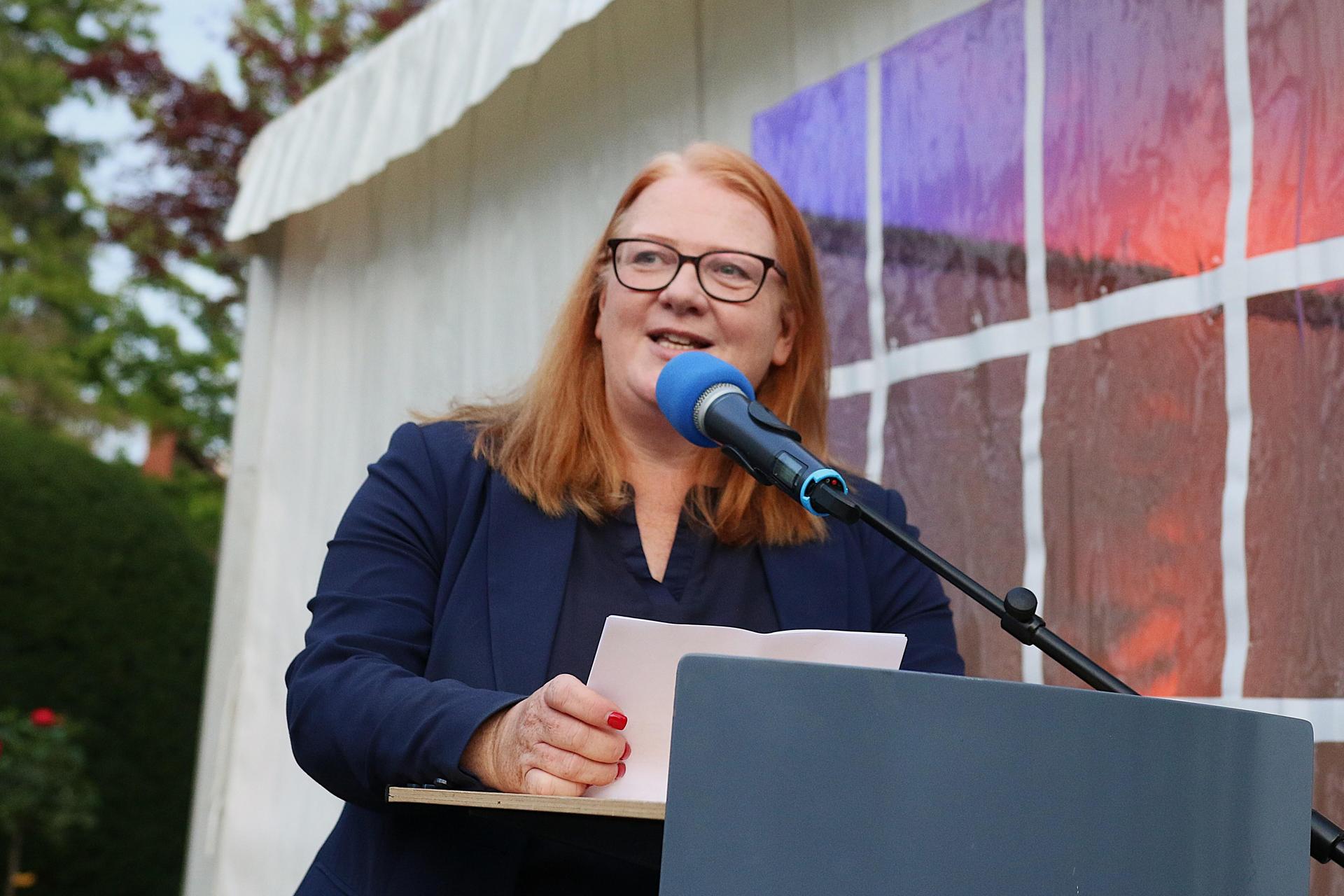 Nachfolgerin Andrea Stüdemann hebt Farrs Fähigkeit hervor, Menschen zusammenführen zu können.  (Foto: bb)