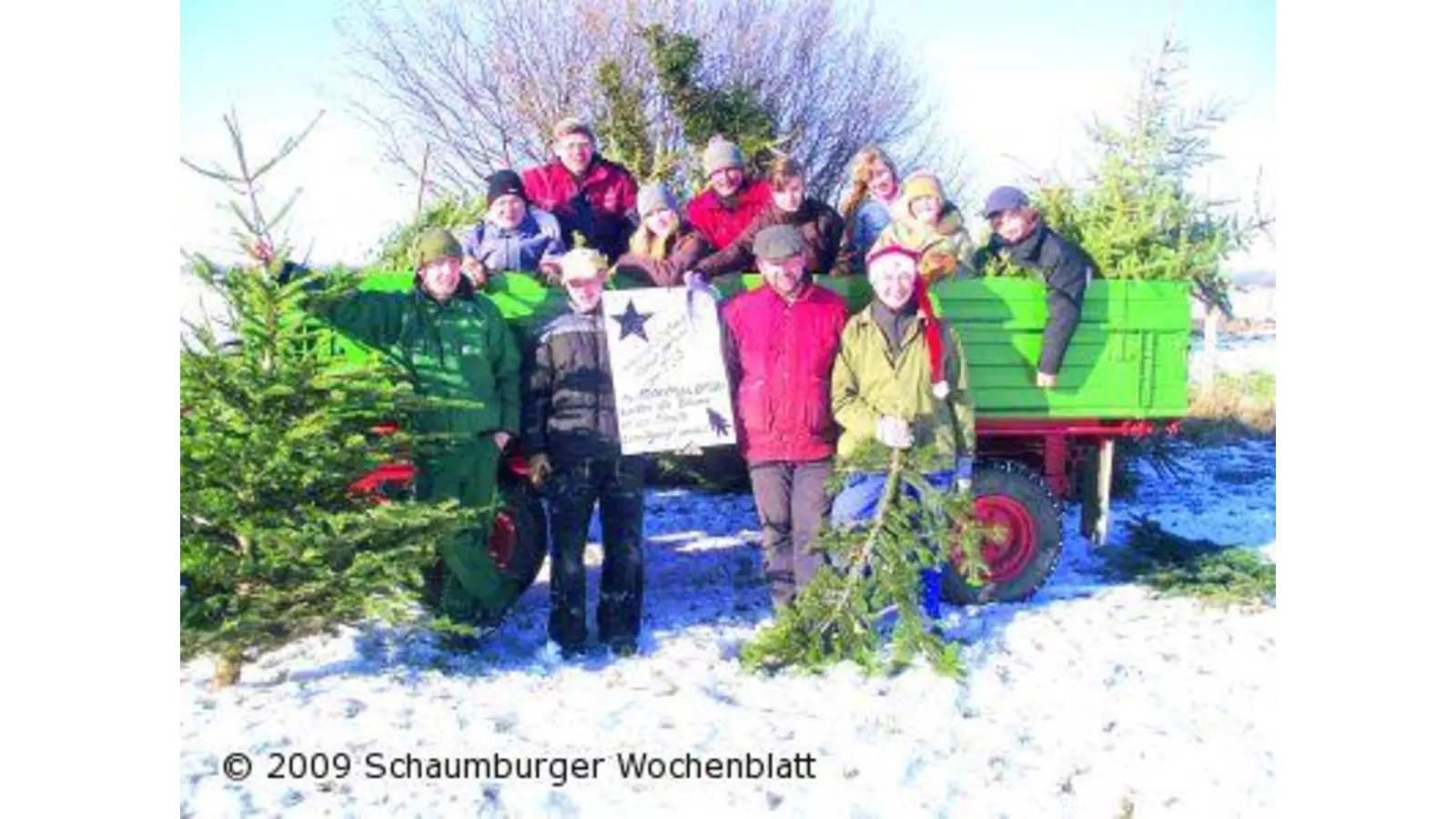 Trachtengruppe sammelt alte Tannenbäume ein (Foto: red)