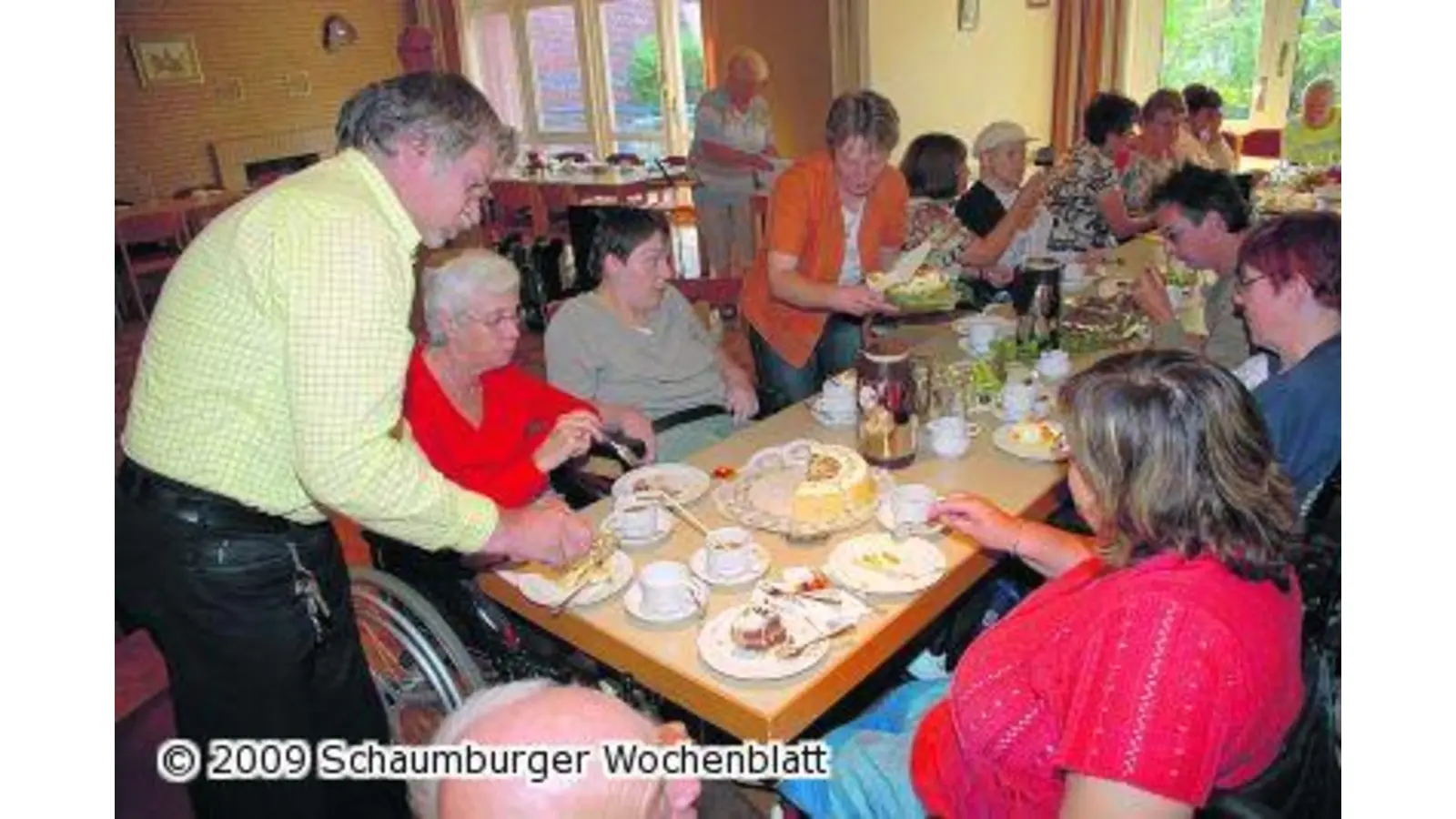 Traditionell Kaffee und Kuchen bei der Caritas (Foto: red)