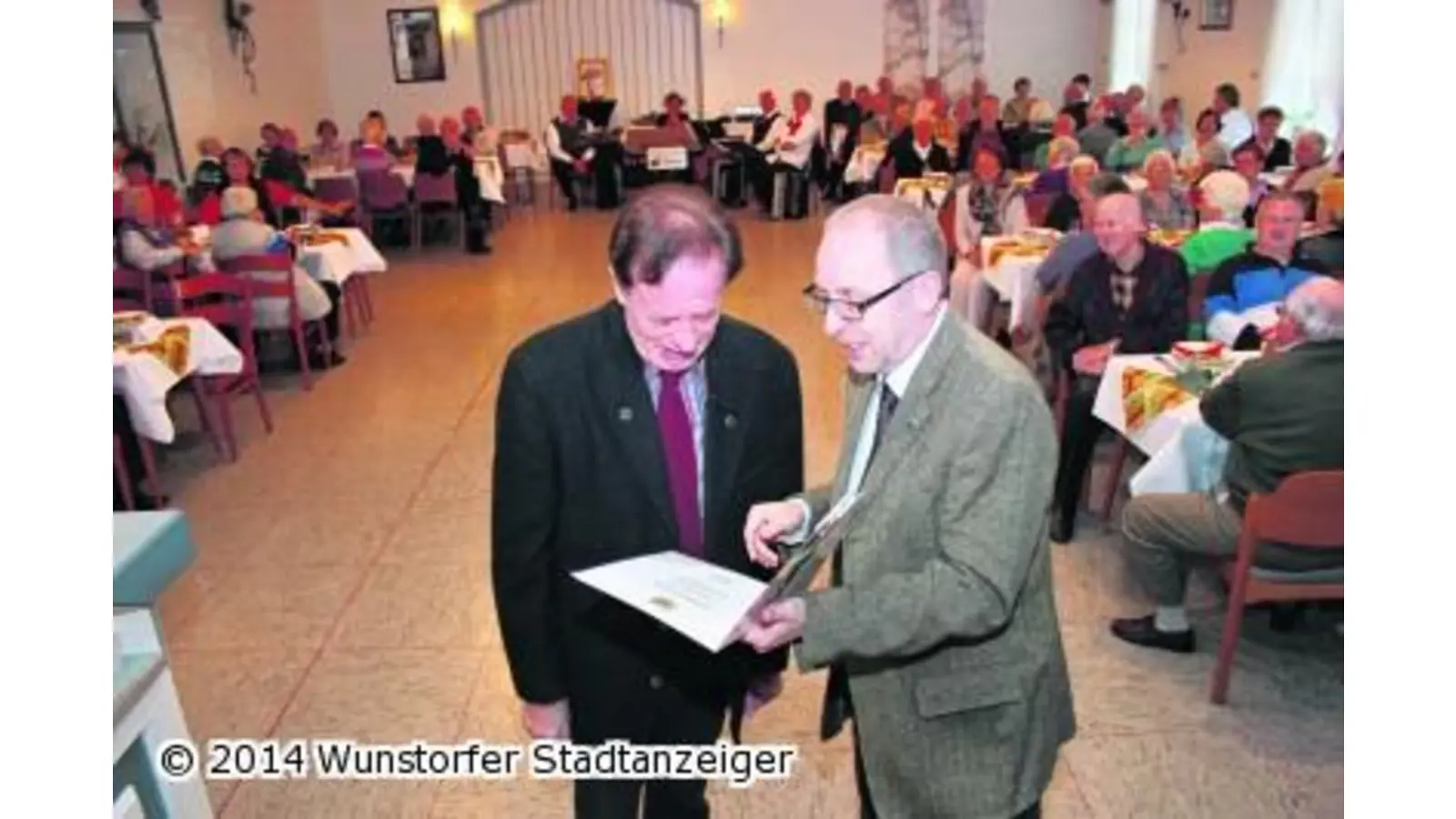 Schallhorn gratuliert persönlich (Foto: tau)
