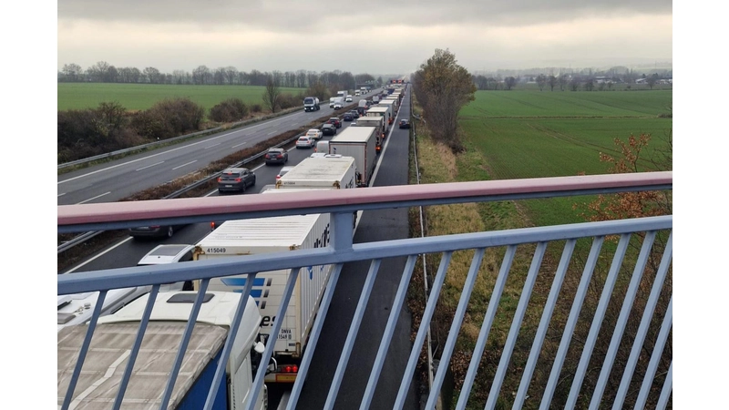 Auch am Dienstagnachmittag ist noch Stau in Richtung Dortmund. (Foto: red)