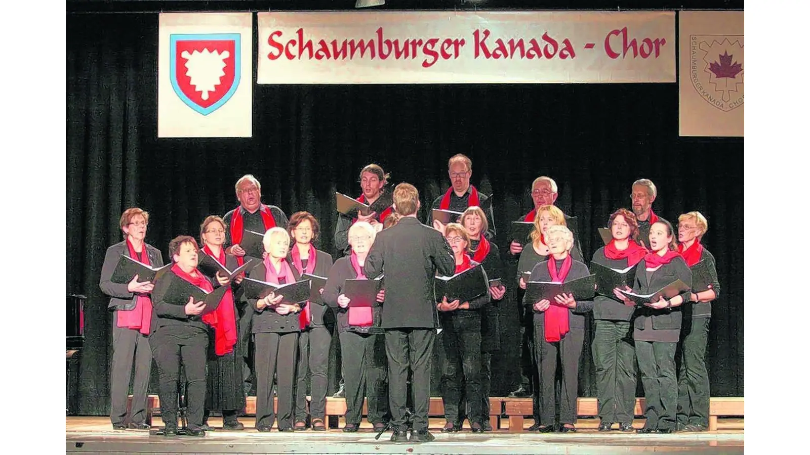 Der Schaumburger Kanada-Chor begleitet bis zum Sonnenaufgang (Foto: bb)