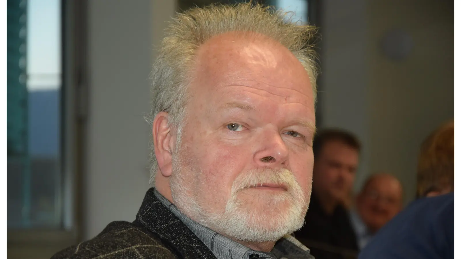 Markus Schwenk findet deutliche Worte für die seiner Meinung nach überteuerte Schulhofsanierung in Exten: „Das könnten vier ungelernte Russen für 30.000 Euro erledigen!“  (Foto: ste)