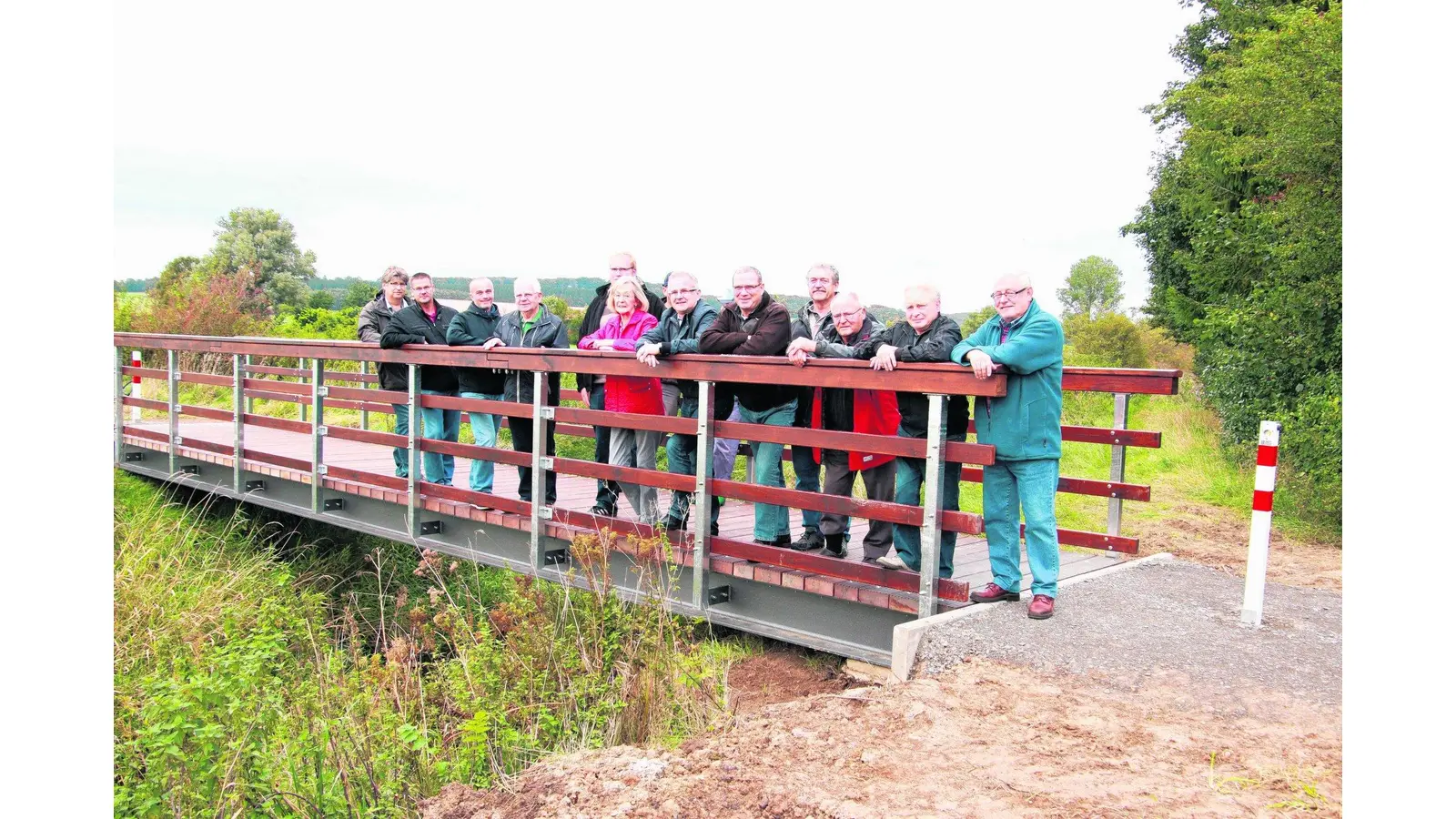Rat weiht neue Auebrücke ein (Foto: gi)