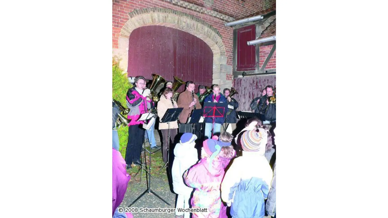 Auch ohne Förderverein leuchtet im Advent der Hülseder Christbaum (Foto: al)