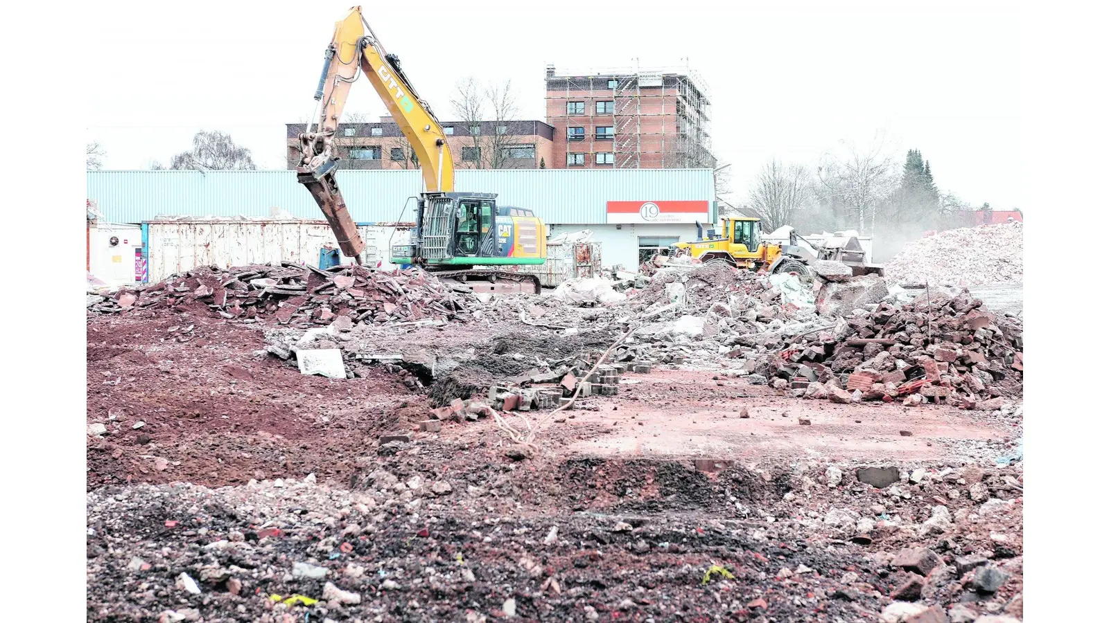 Die Bagger rollen am Standort Bahnhofstraße (Foto: red)