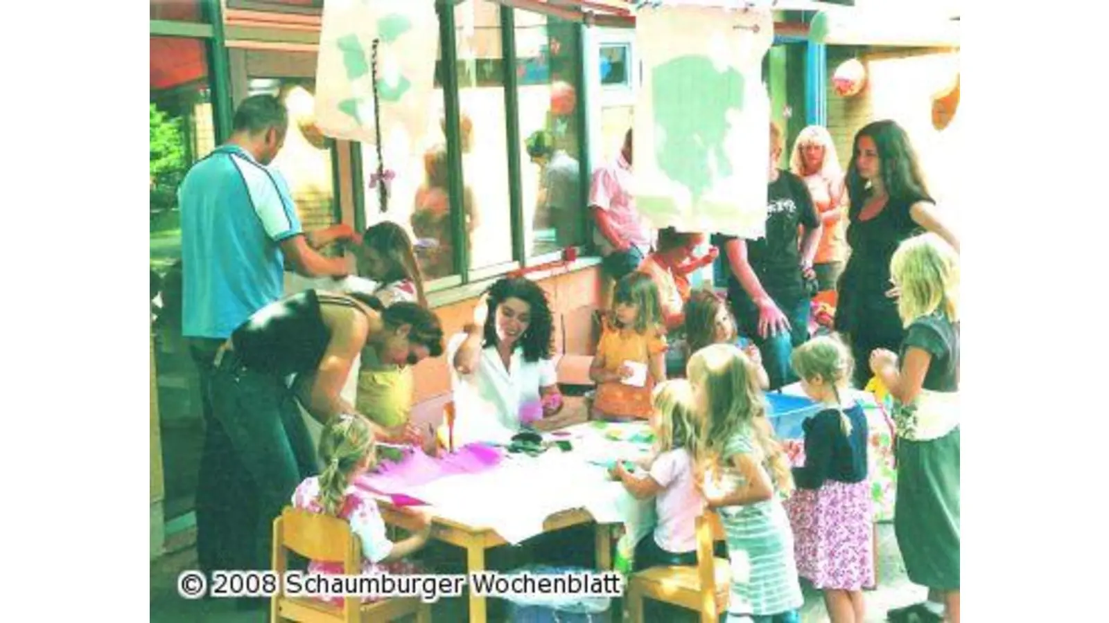 Kinder begrüßen den Sommer (Foto: ai)