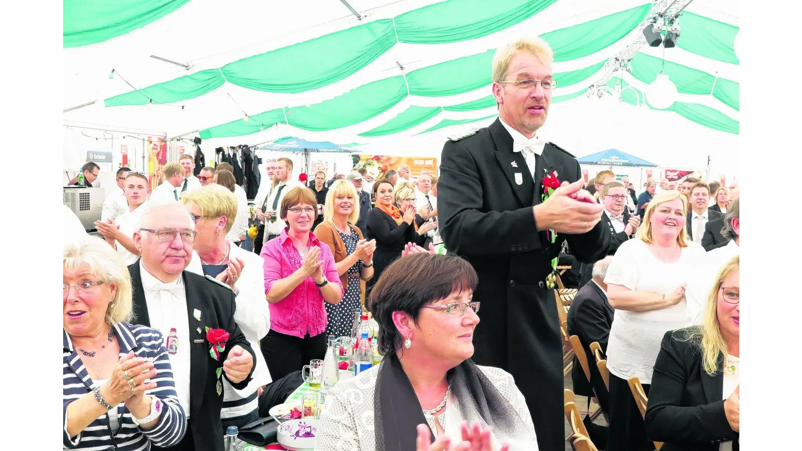 Rodenberg erstrahlt drei Tage in Rot-Weiß-Grün (Foto: jl)