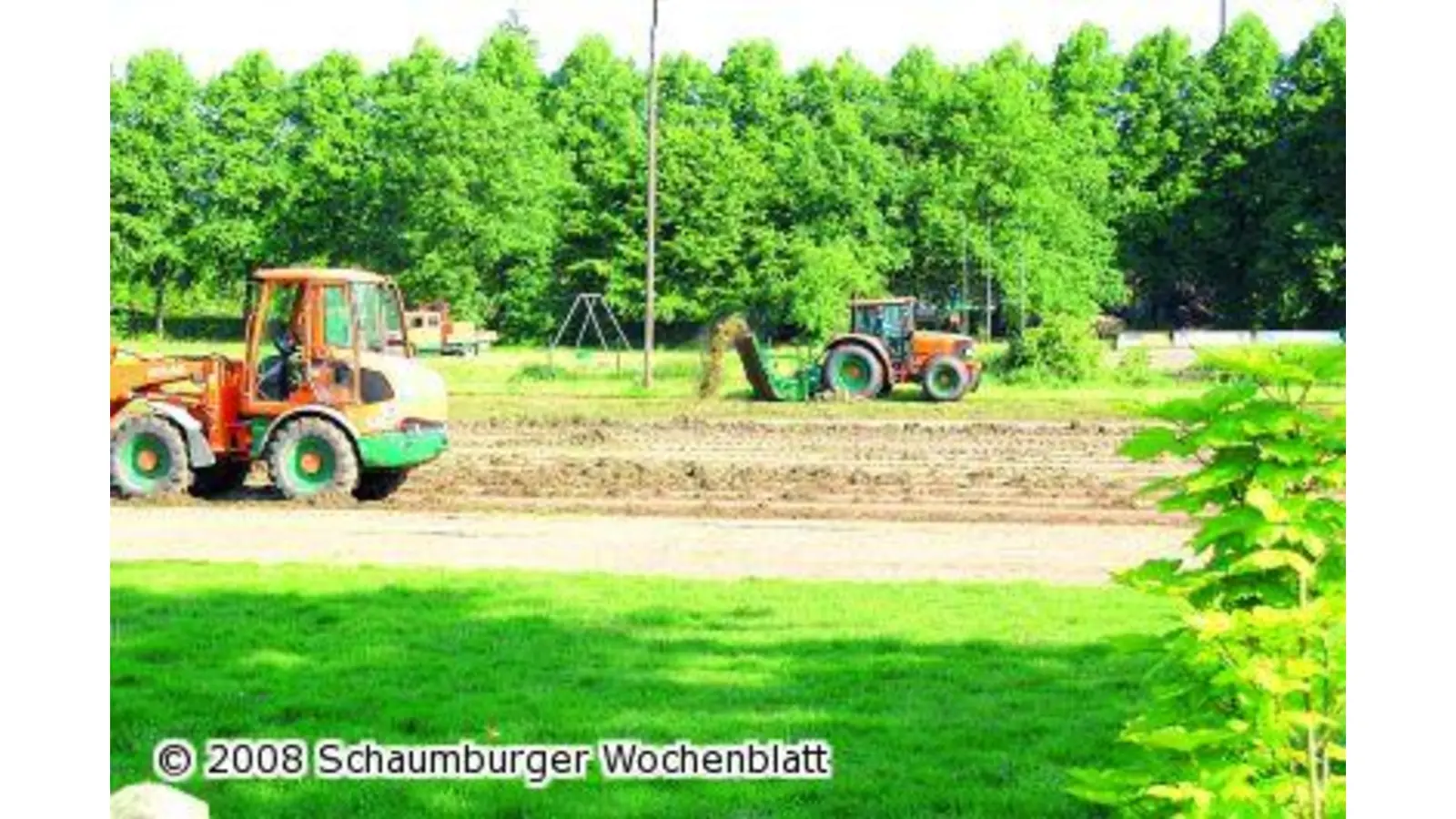Die Sportplatzsanierung hat jetzt begonnen (Foto: ste)