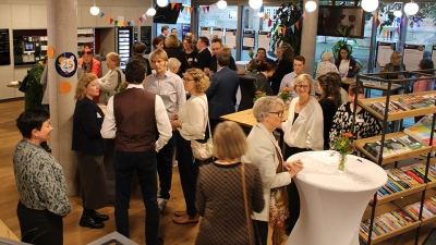 25 Jahre vhs: Empfang im Foyer der Hauptgeschäftsstelle in Neustadt. (Foto: privat)