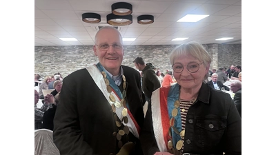 Die Wahl fiel schließlich auf Annegret Busch als Grünkohlkönigin und Ulrich Spannuth als Grünkohlkönig. (Foto: privat)