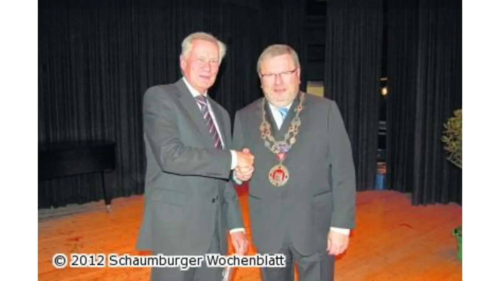 Auszeichnung für ein sportliches Urgestein (Foto: ste)