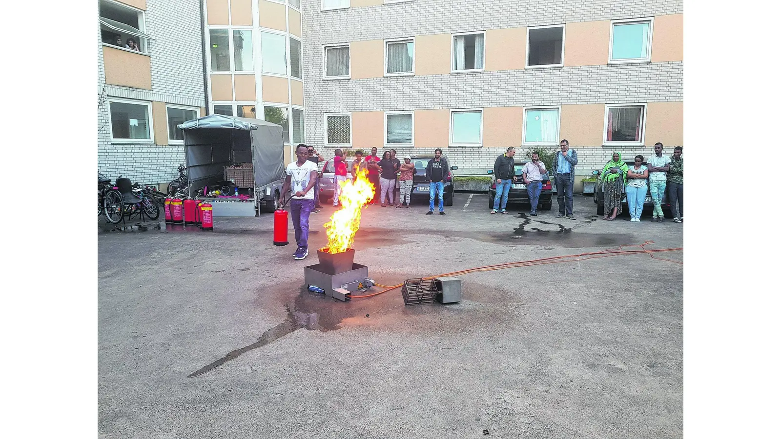 Umgang mit Feuer lernen (Foto: jb)