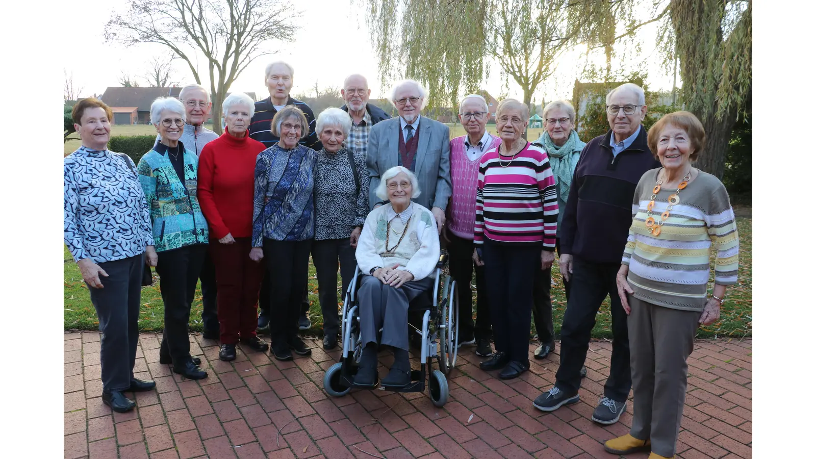 Wie immer gab es viel zu erzählen unter den Ehemaligen des Entlassungsjahrgangs 1955 aus der Volksschule Beckedorf.  (Foto: gi)