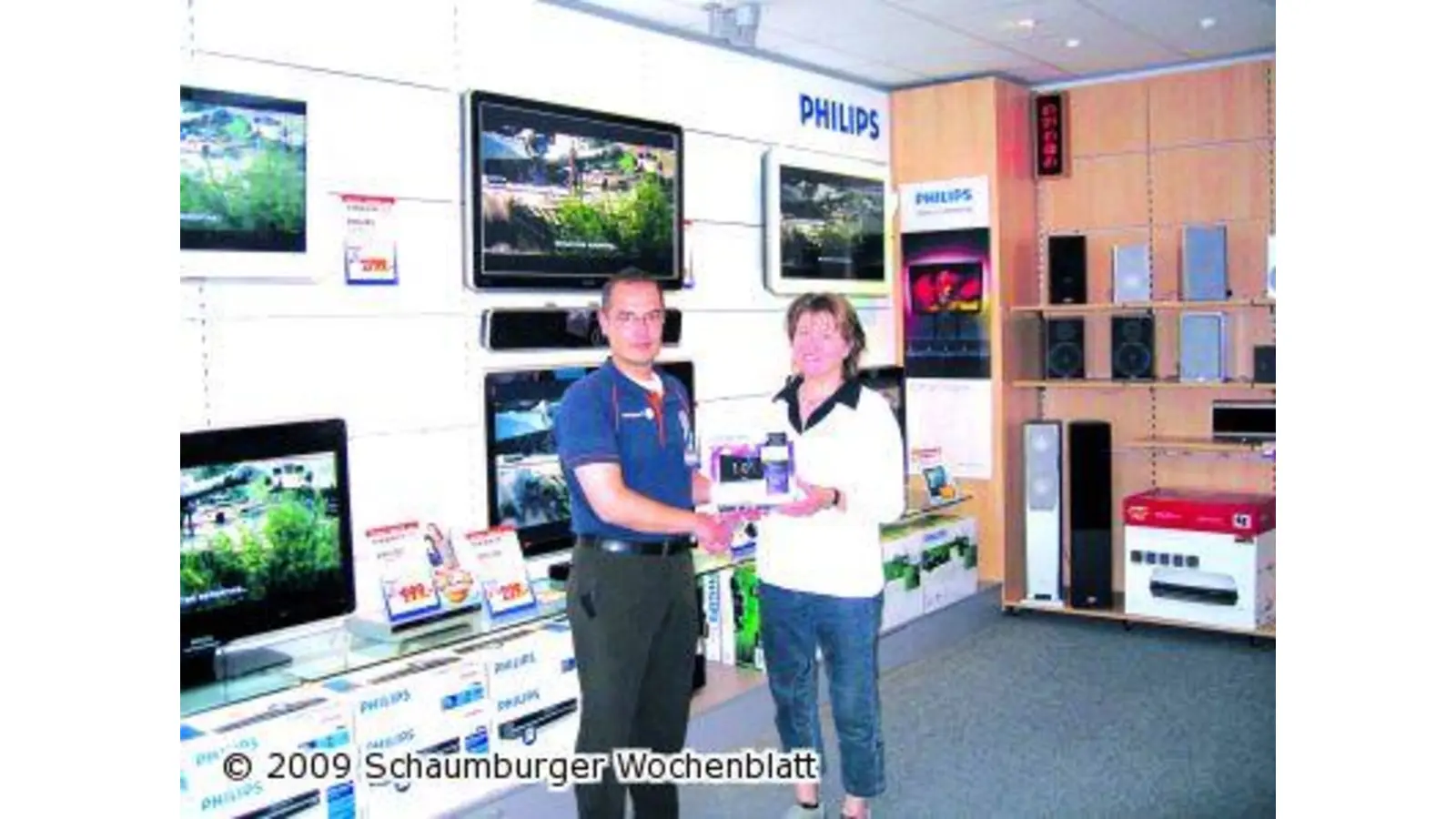 Gewinnübergabe bei expert (Foto: red)
