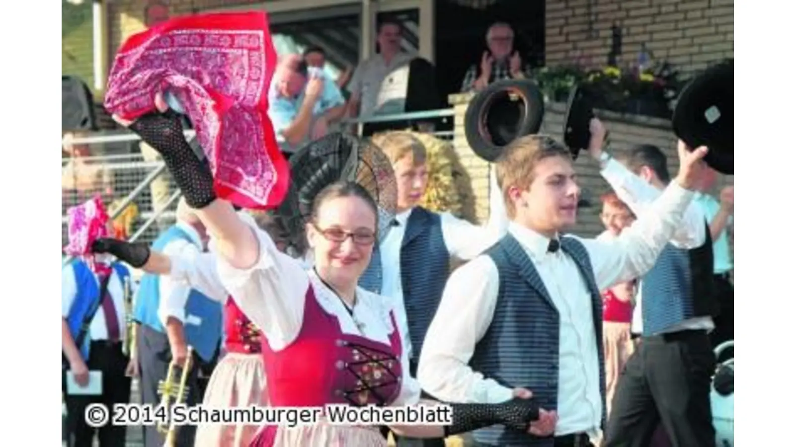 Festumzug zieht die Blicke auf sich (Foto: bb)