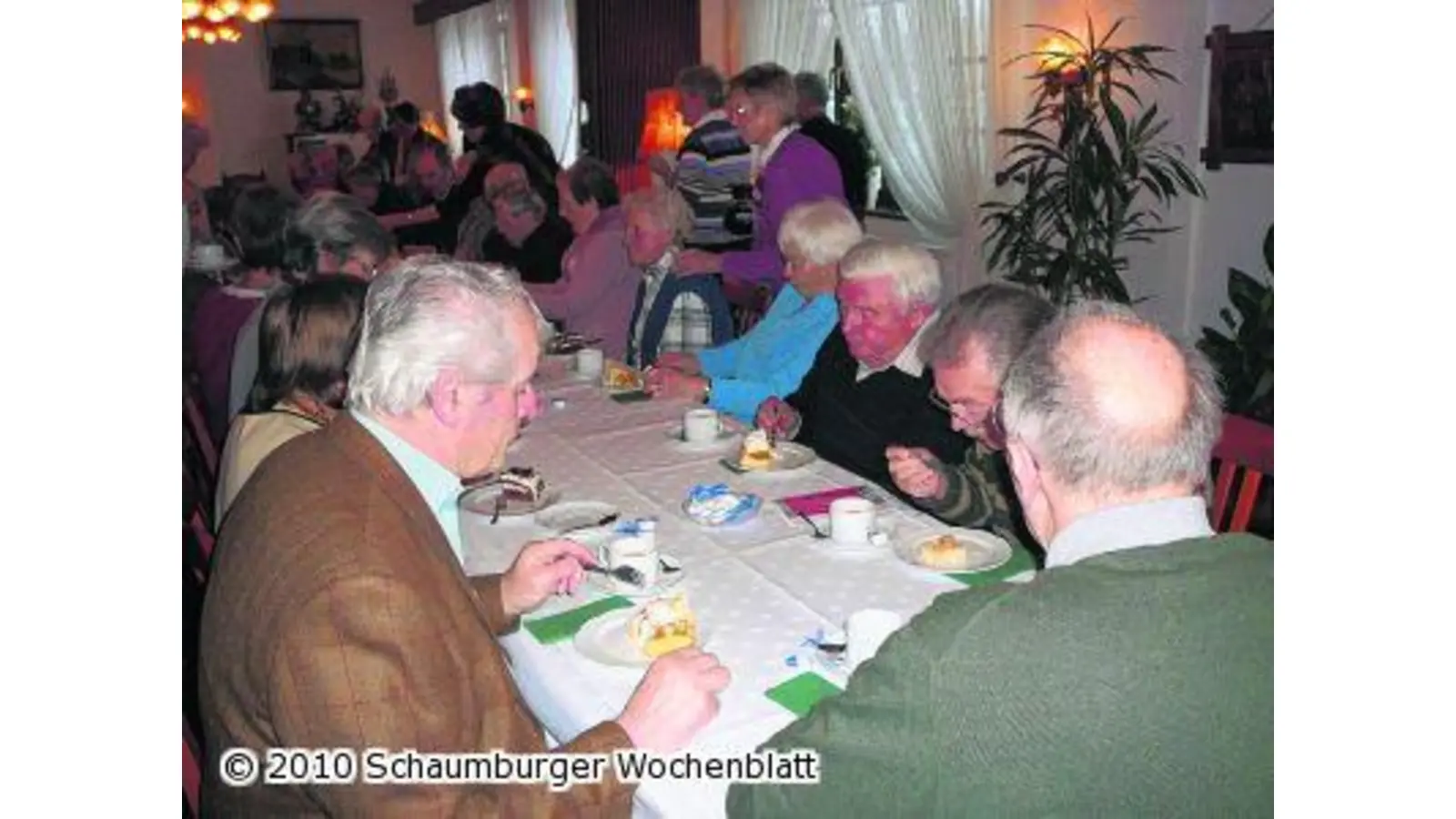 Senioren feiern ausgelassen (Foto: em)