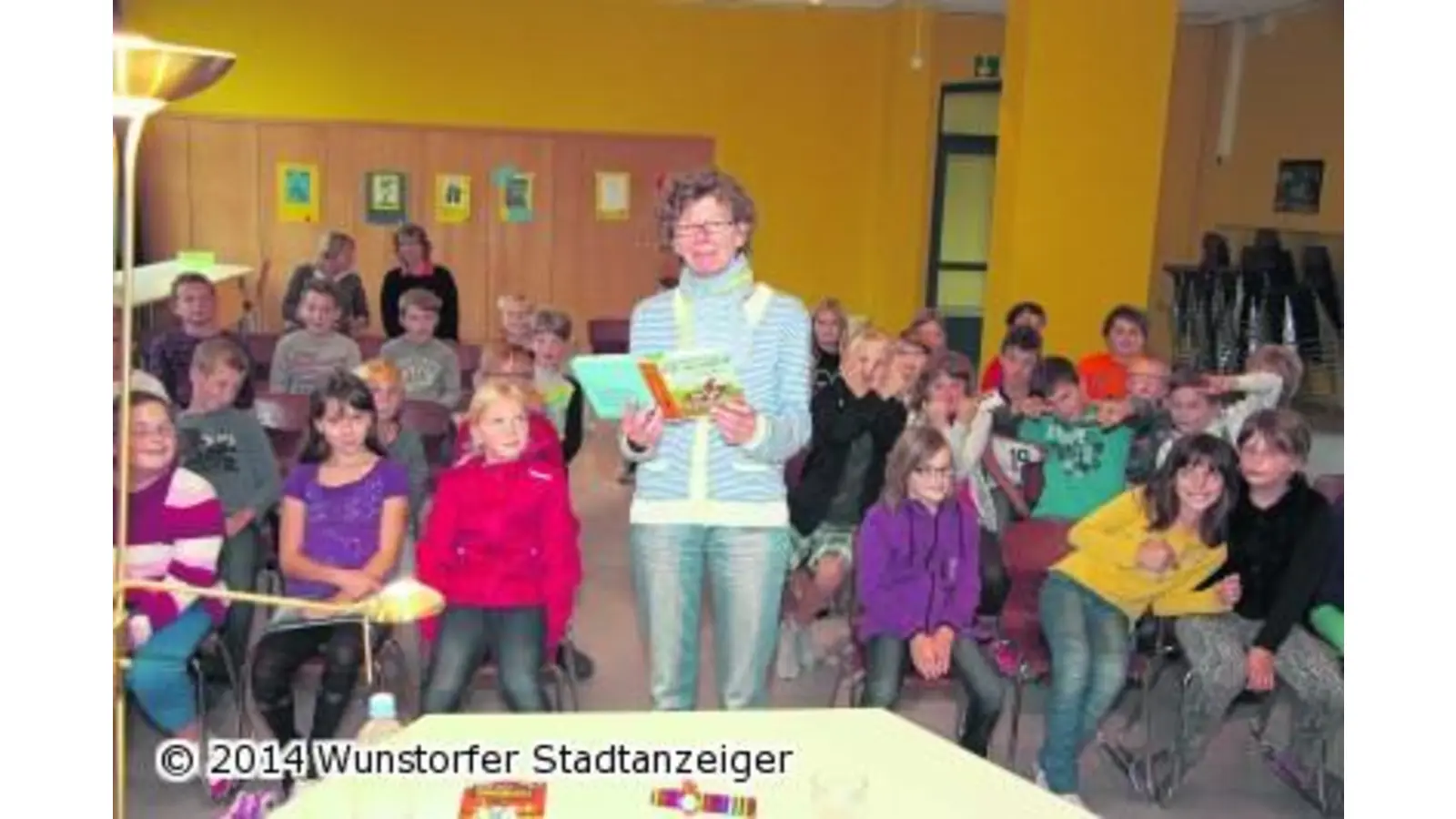 Autorin Ulrieke Ruwisch liest in der Schule vor (Foto: gi)