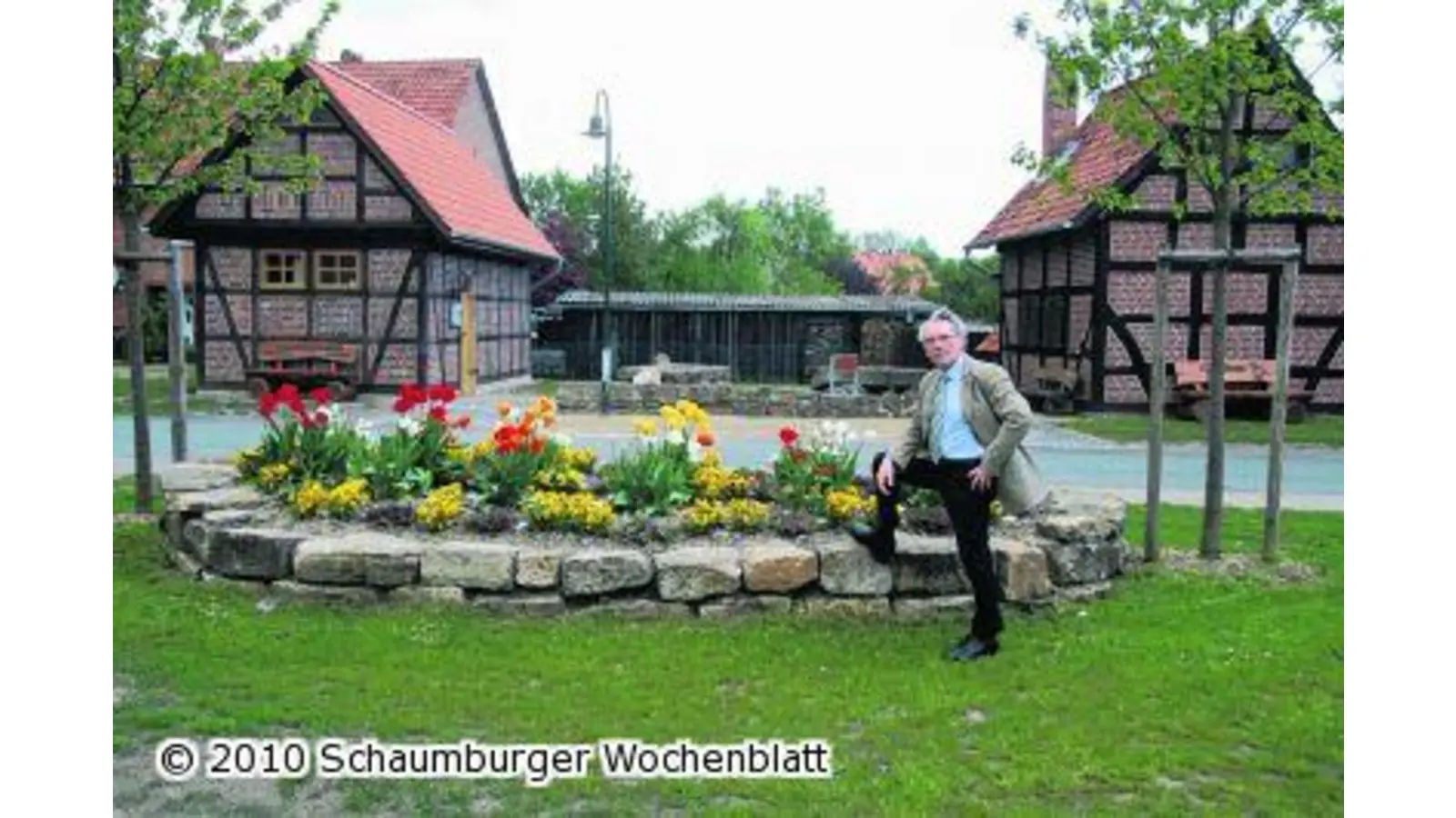 Der Dorfplatz ist die Perle des Ortes (Foto: gi)