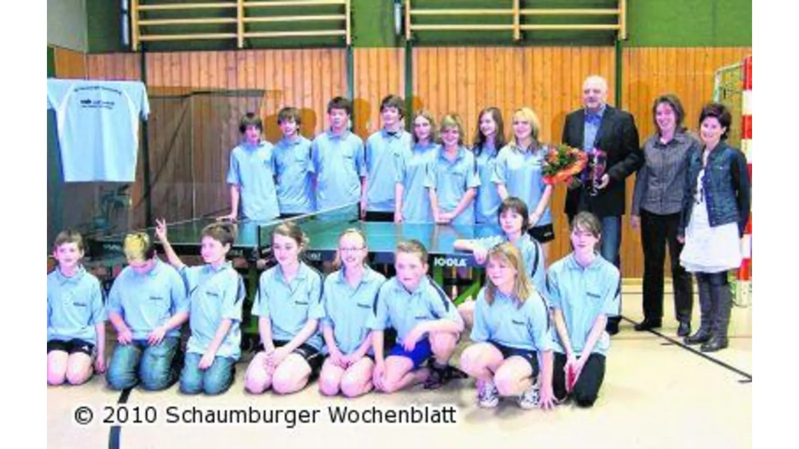 Tischtennis-Nachwuchs in neuen Trikots (Foto: tt)