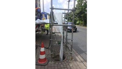 Für die Kanalsanierung nutzt der Abwasserbetrieb das innovative Schlauchliner-Verfahren. Das Prinzip ist einfach: Ein mit Kunstharz getränkter, flexibler Schlauch wird in das alte Rohr eingebracht, der nach dem Aushärten ein neues, stabiles Rohr im Rohr bildet. (Foto: Abwasserbetrieb der Stadt Rinteln)
