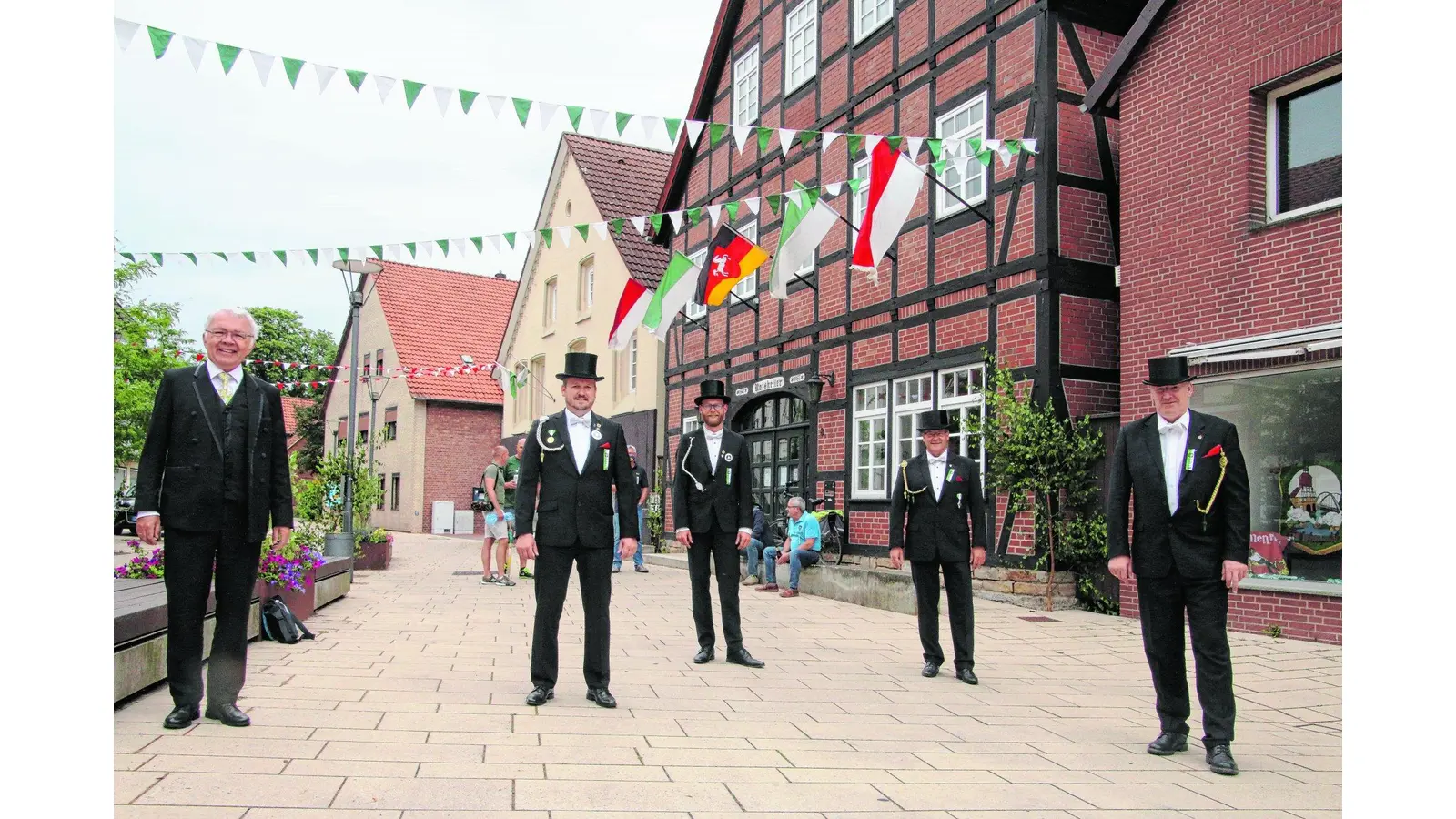 Trotz Absage den Ort prächtig geschmückt (Foto: red)