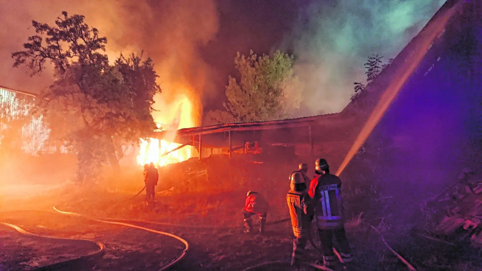 Stroh in Scheune brennt (Foto: mm)