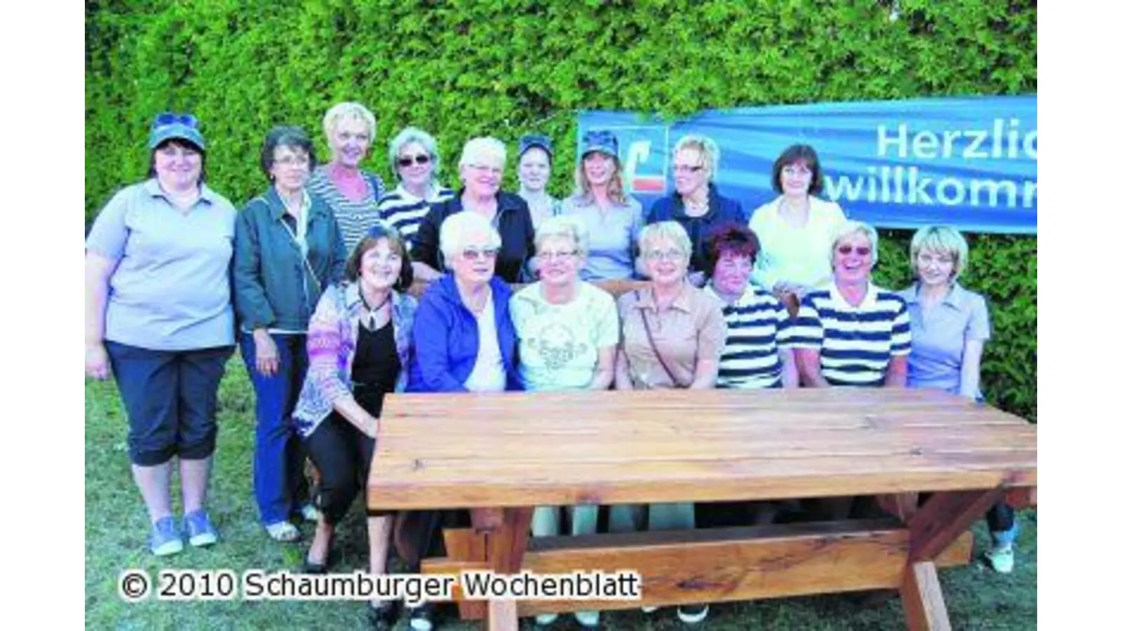 Eine Sitzbank für die Boulespieler (Foto: red)