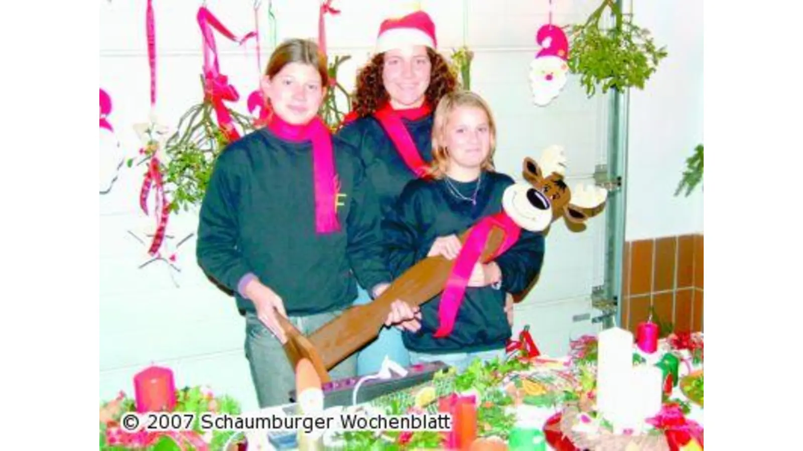 Jugendfeuerwehr bastelt für die Weihnachtszeit (Foto: tt)