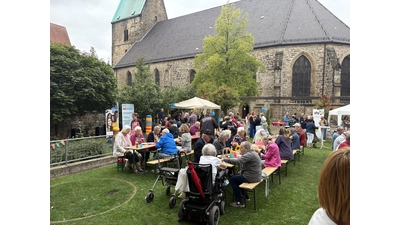 Im Vorjahr kamen viele zum gemeinsamen Essen, für Sonnabend lädt das „Netzwerk gegen Armut und für Gemeinschaft” nun in die St. Joseph-Gemeinde.  (Foto: privat)
