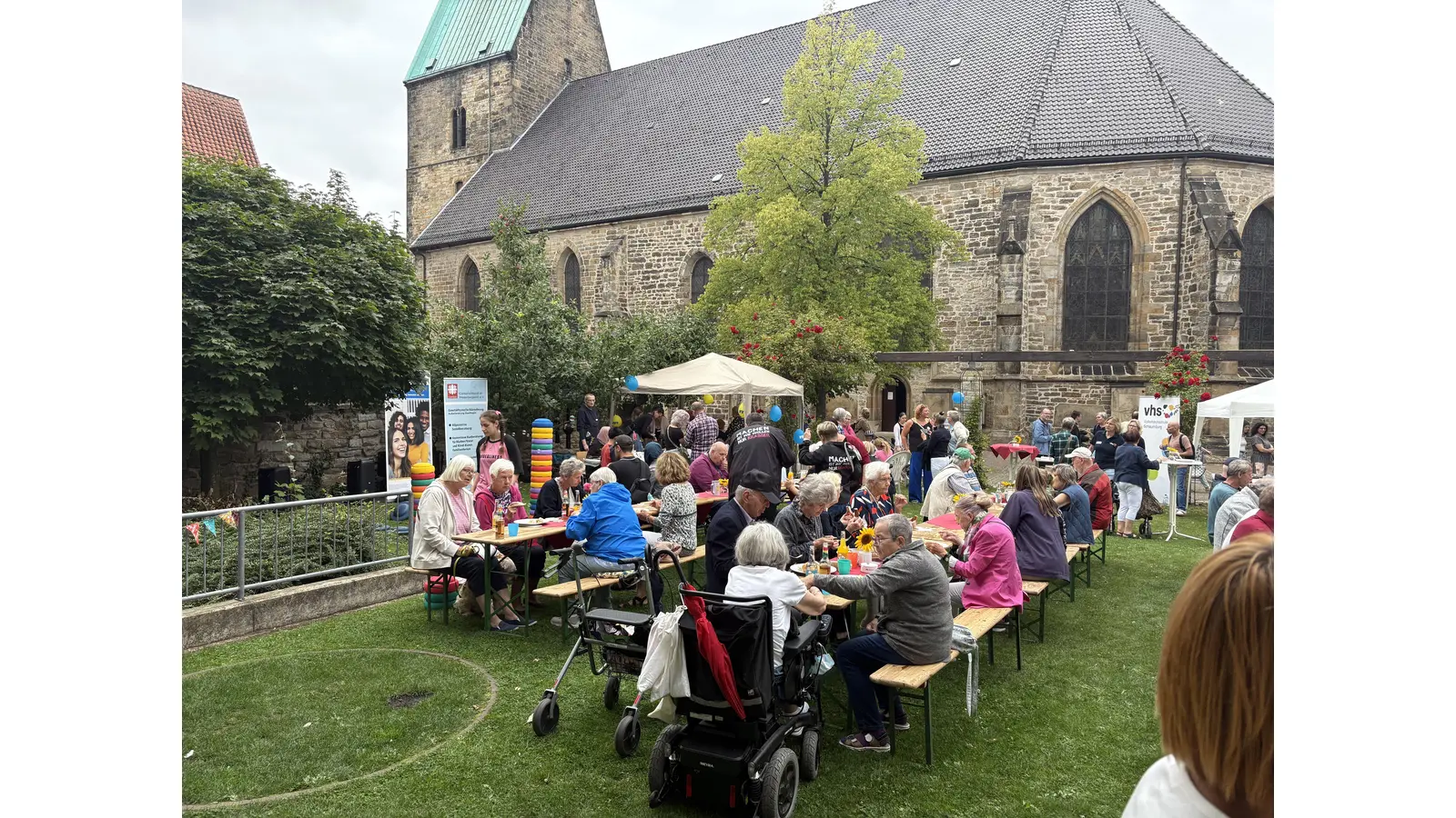 Im Vorjahr kamen viele zum gemeinsamen Essen, für Sonnabend lädt das „Netzwerk gegen Armut und für Gemeinschaft” nun in die St. Joseph-Gemeinde.  (Foto: privat)