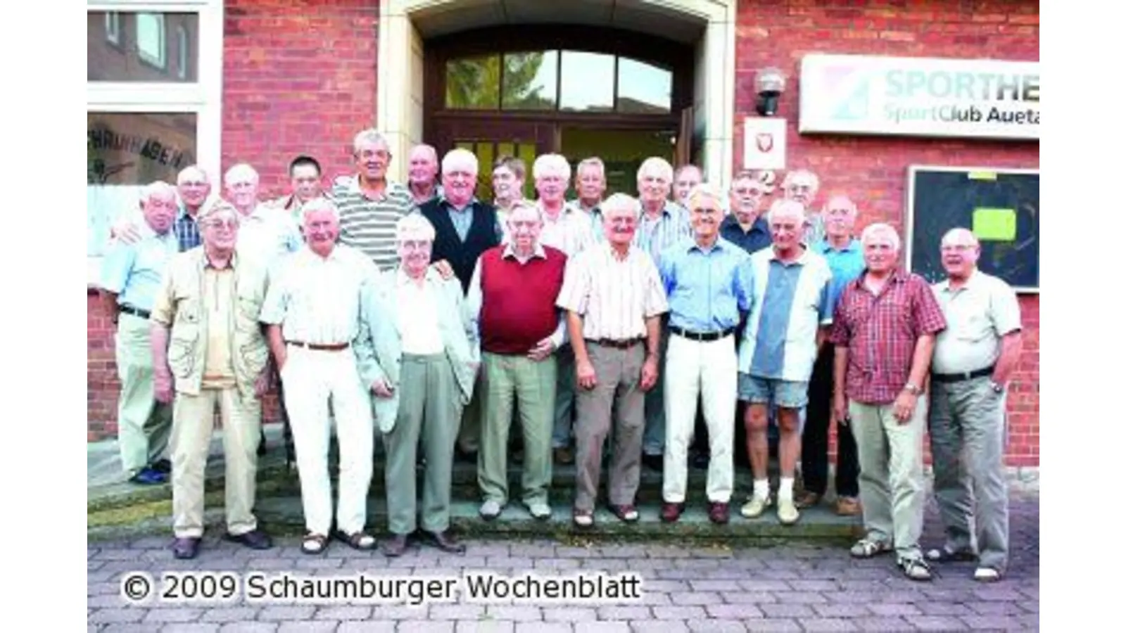 25 Senioren beim Stammtisch (Foto: tt)