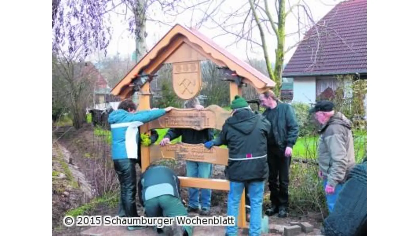 Ein Ortswappen am Dorfeingang (Foto: al)