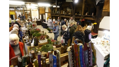 Für Sonntag, den 16. November, lädt das Lauenhäger Bauernhaus wieder zu seinem beliebten Kunsthandwerker-Markt.  (Foto: privat)