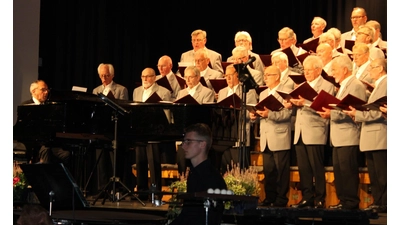 Alle Mitwirkenden des Konzerts des Männerchores „Liederkranz“ ernten begeisterten Applaus.  (Foto: privat)