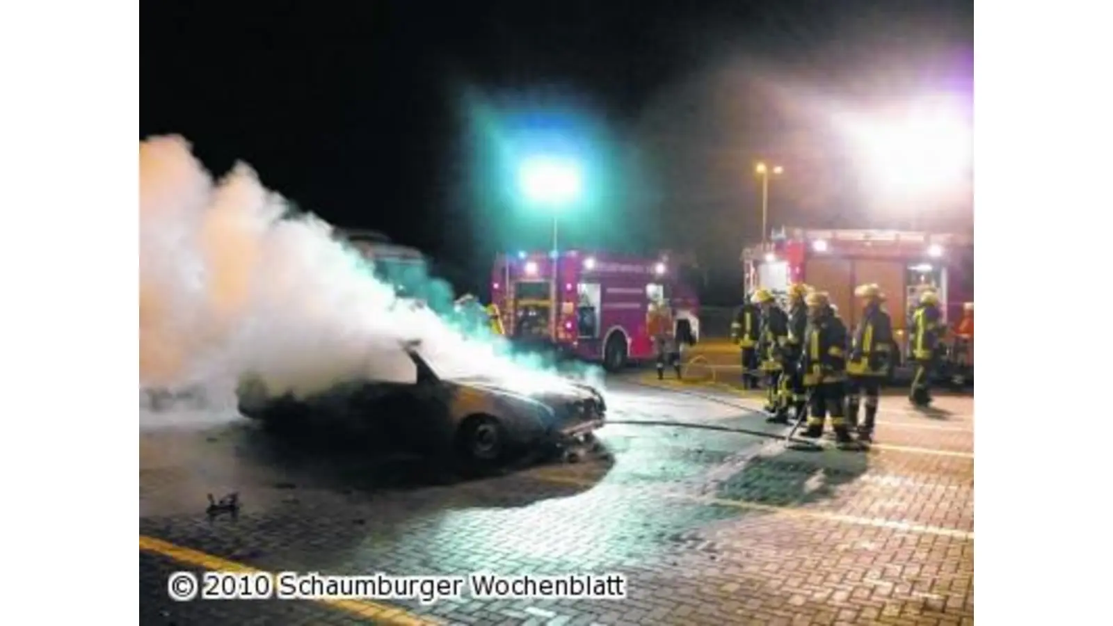 Mercedes brennt vollständig aus (Foto: ste)