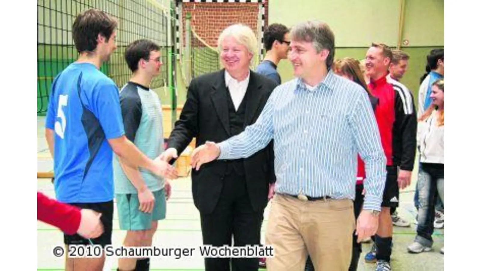 Bischof eröffnet Volleyball-Benefiz-Turnier (Foto: gi)