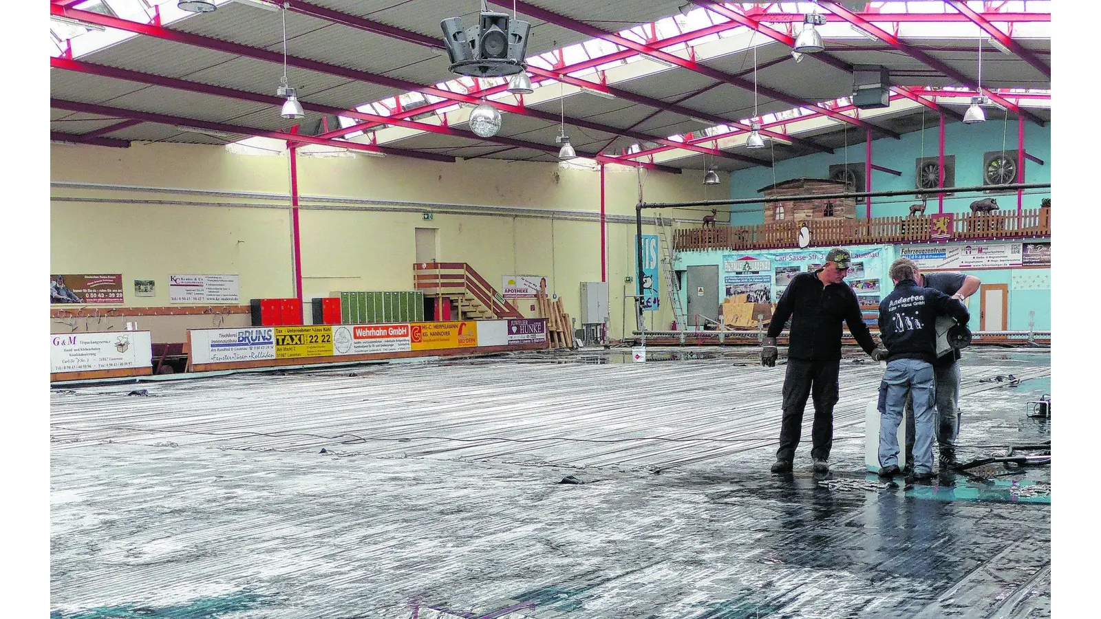 Viele Lecks in einem großen Rohrsystem (Foto: al)