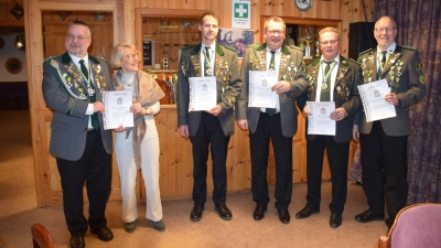 Die für lange Mitgliedschaft Geehrten: Arne Großmann, Doris Benz, Stefan Kühl, Frank Hungerland, Klaus Kühl und Jürgen Kluczny. (Foto: privat)